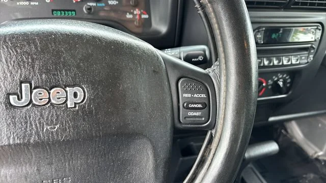 Used 2006 Silver Jeep Unlimited LWB image 23