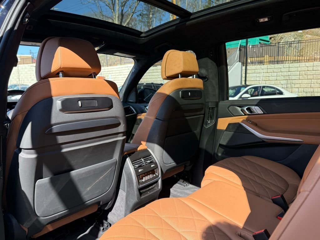 Used 2025 Black BMW xDrive40i image 25