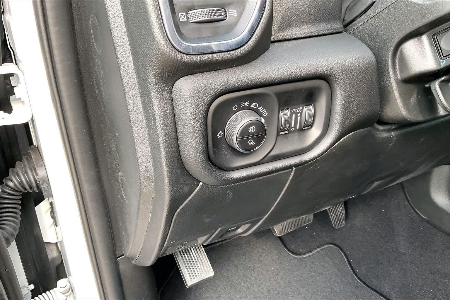 New 2027 Bright White Clear-Coat Exterior Paint RAM Laramie image 18