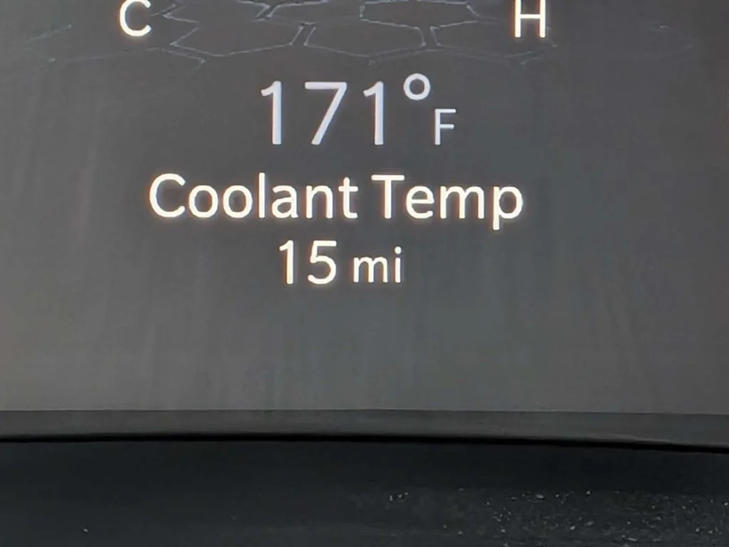 New 2026 Diamond Black Crystal Pearlcoat Jeep Latitude image 27