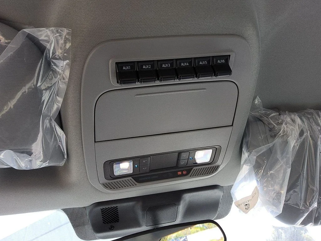 New 2026 Oxford White Ford XL image 11