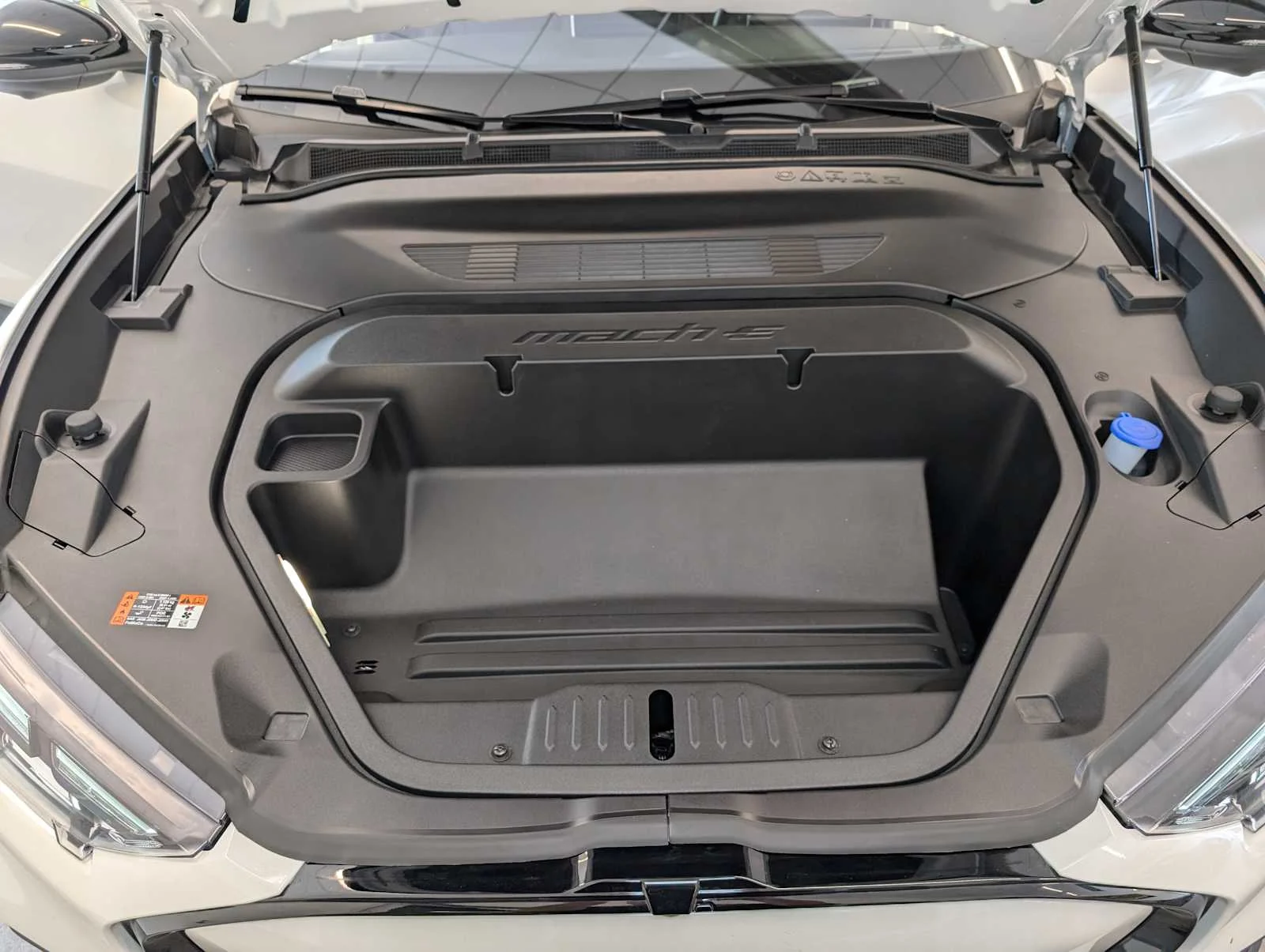 2025 Ford Mustang Mach-E Premium - Photo 11