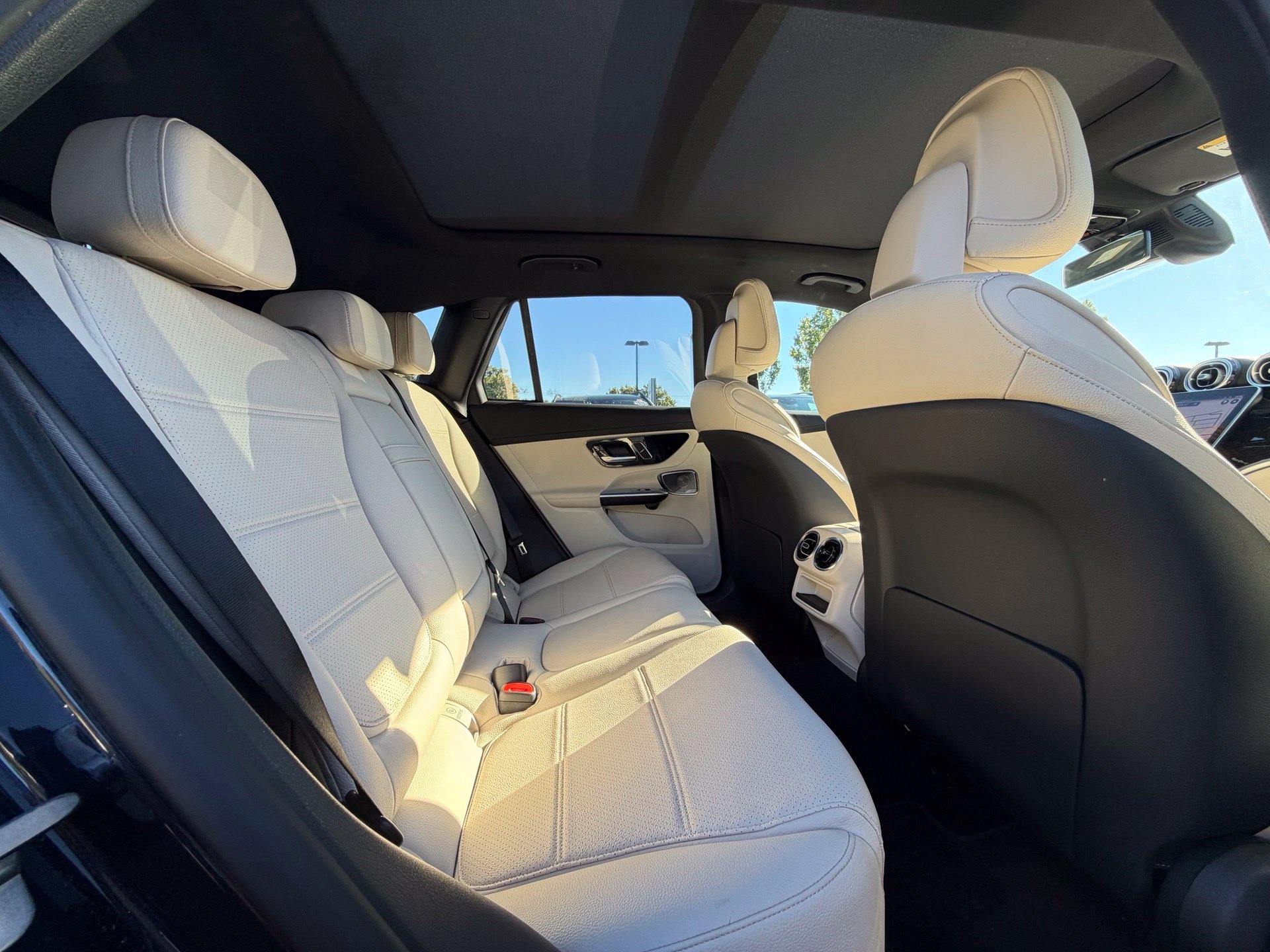 Used 2023 Blue Mercedes-Benz GLC 300 image 9