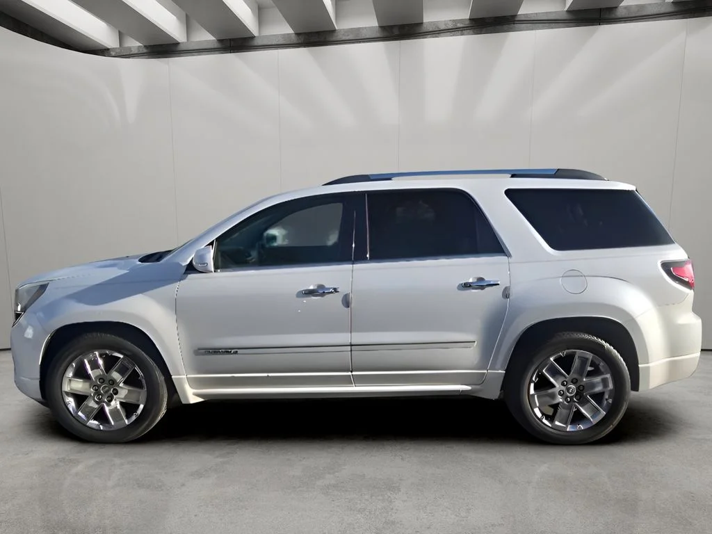 Used 2016 White Frost Tricoat GMC Denali image 3