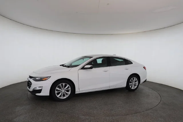 Used 2021 White Chevrolet LT image 4