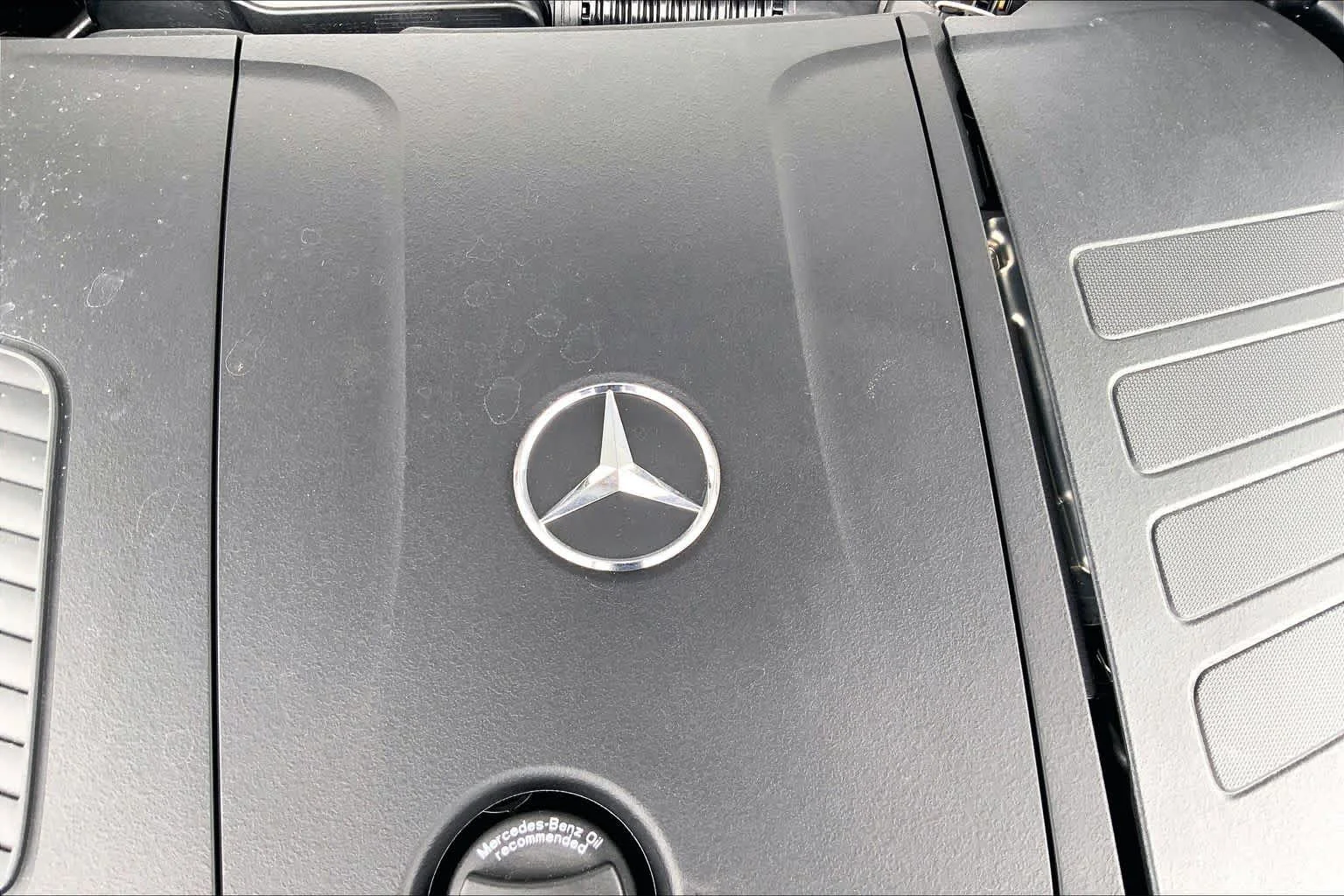 New 2026 MANUFAKTUR Moonlight White Metallic Mercedes-Benz GLC 300 image 16