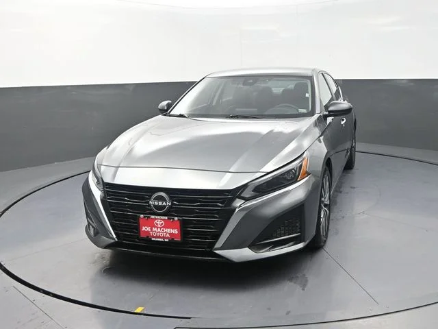 Used 2024 Gray Nissan 2.5 SV image 2