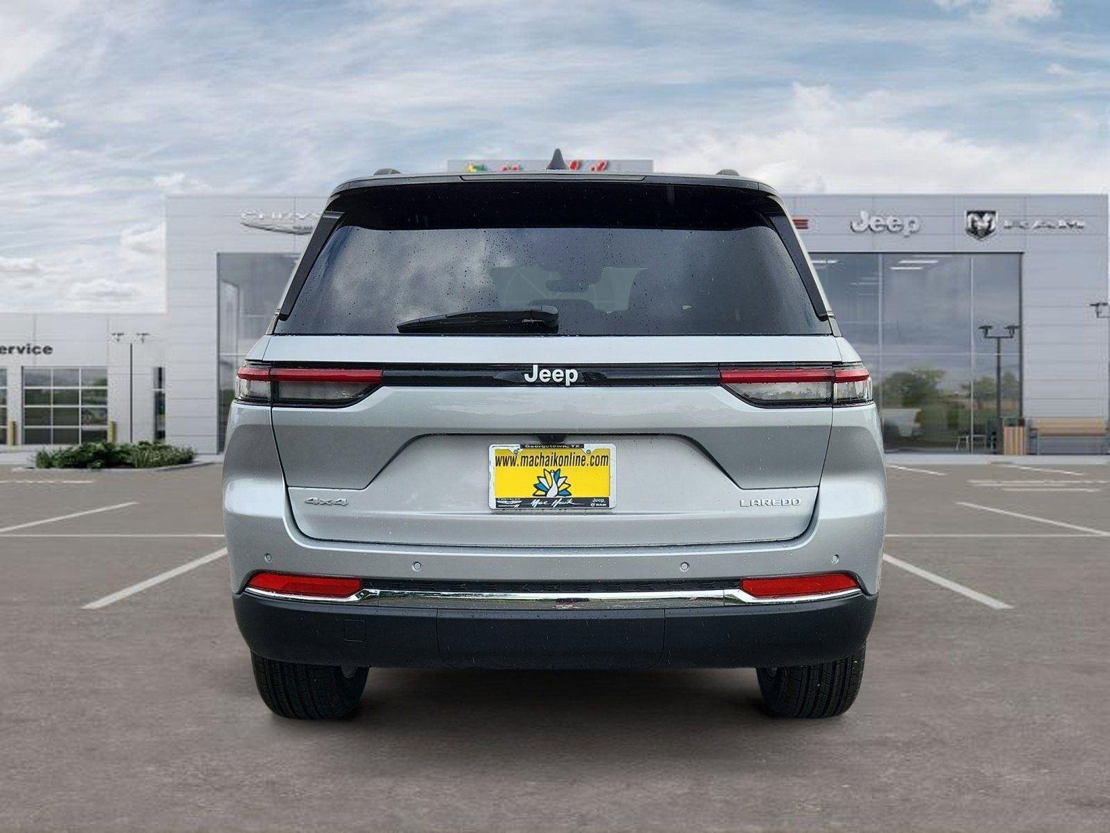 New 2026 Silver Zynith Exterior Paint Jeep Laredo image 4