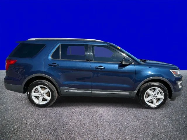 Used 2016 Blue Ford XLT image 2