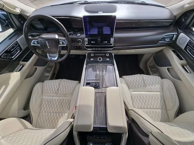Used 2019 White Platinum Clearcoat Metallic Lincoln Black Label image 32