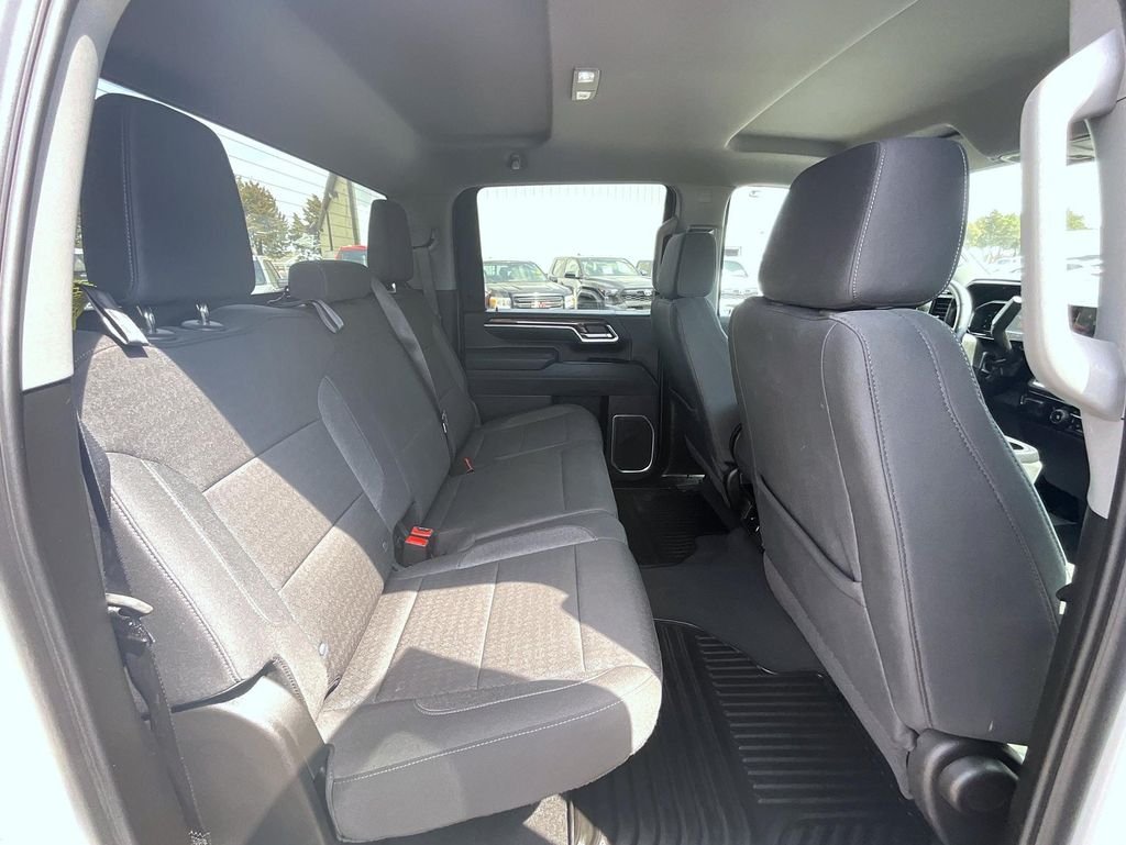 Used 2025 White Chevrolet LT image 18
