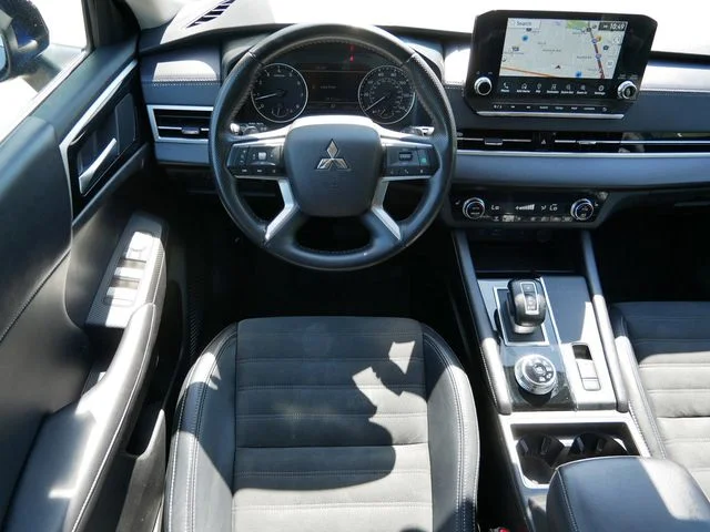 Used 2024 Blue Mitsubishi SE image 12