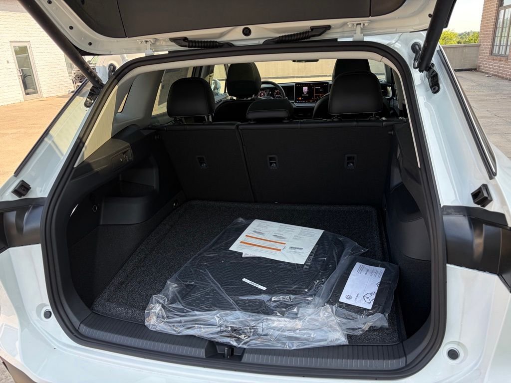 New 2026 Pure White Volkswagen 2.0T SE image 18
