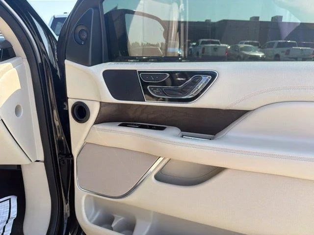 Used 2021 Black Lincoln Reserve image 35