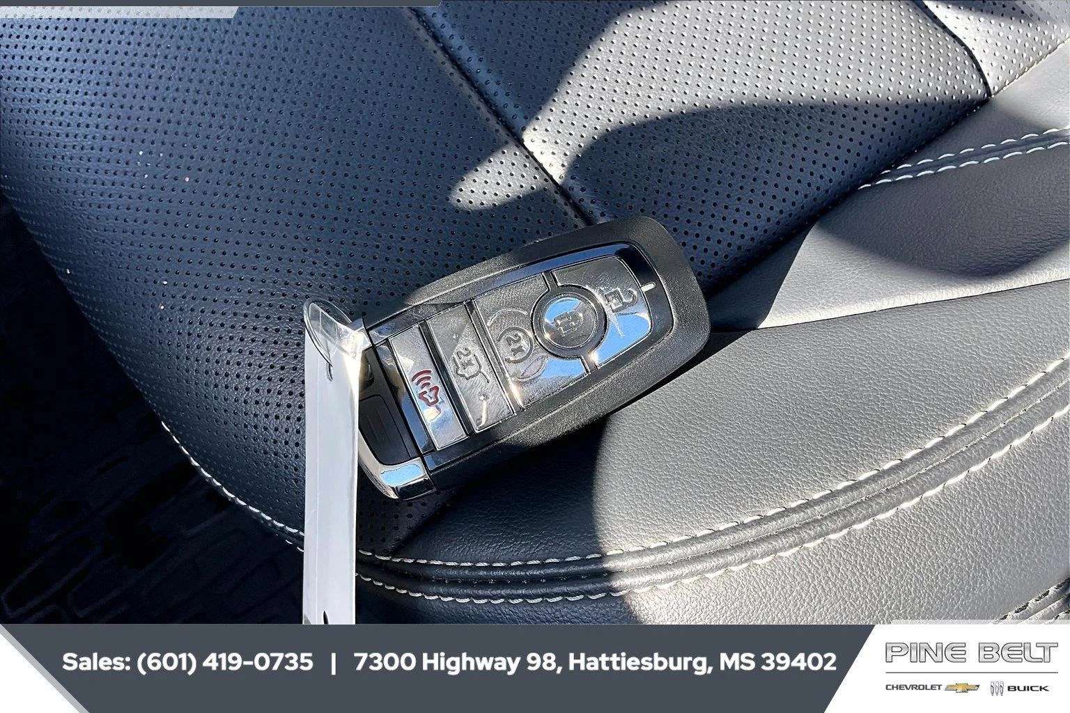 Used 2025 Lustrous Gray Metallic Lincoln Premiere image 9