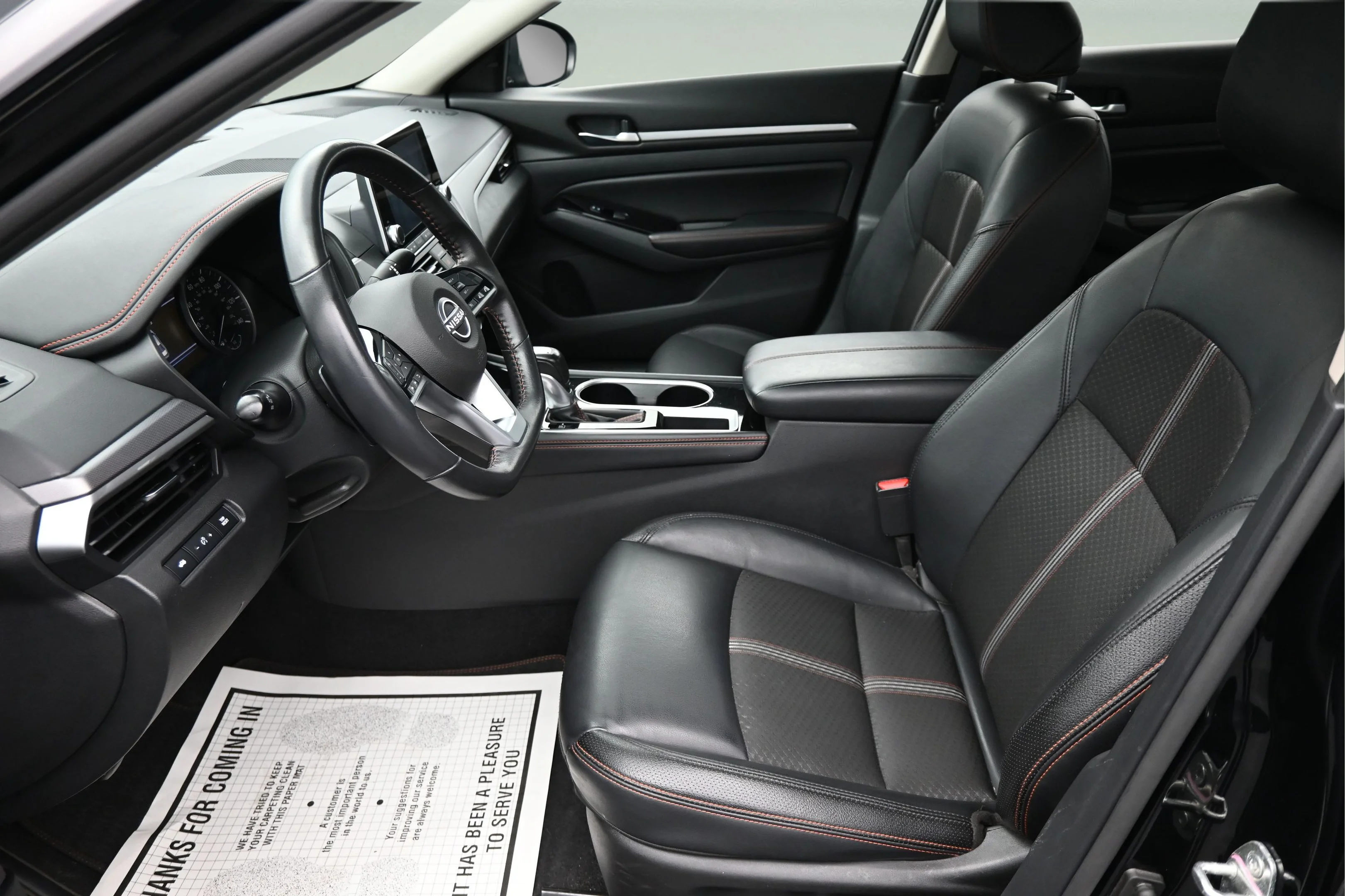 Used 2025 Super Black Nissan SR image 9