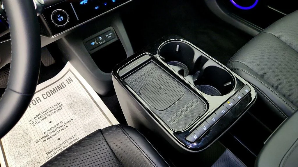 Used 2025 Digital Teal Hyundai Limited RWD image 17