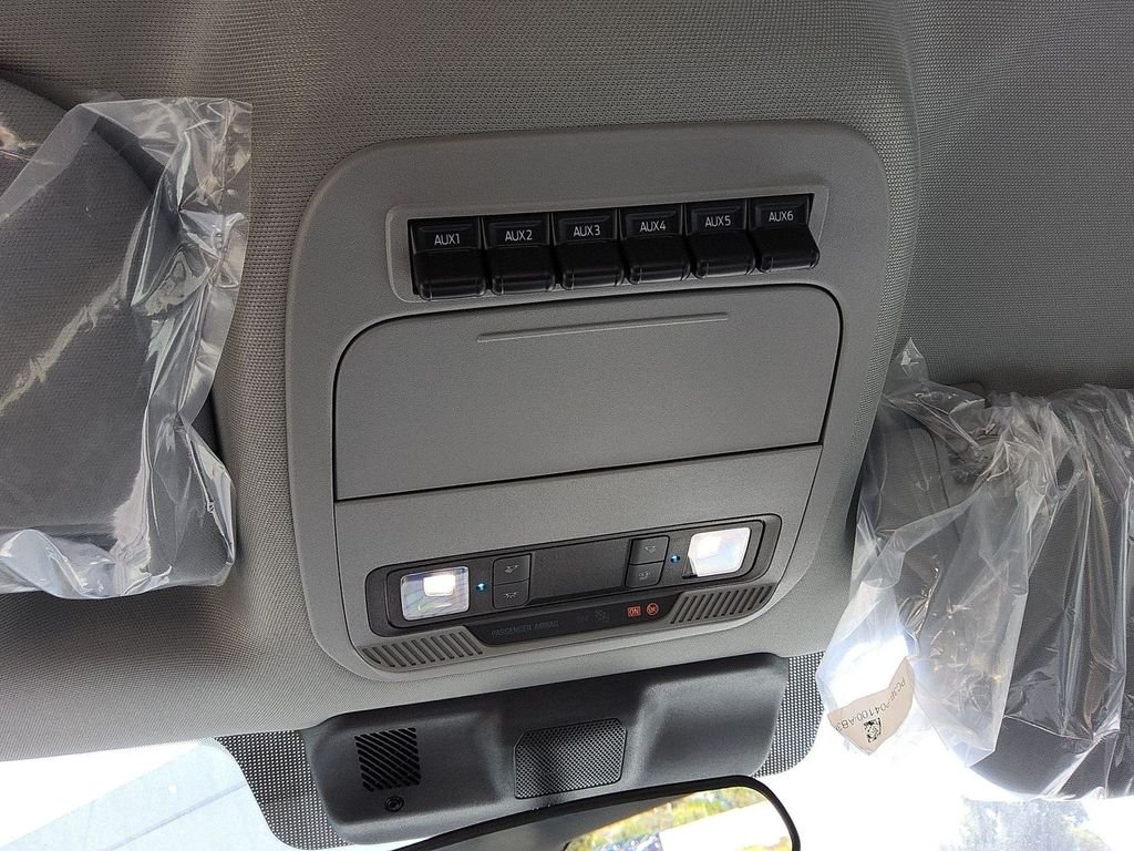 New 2026 Oxford White Ford XL image 11
