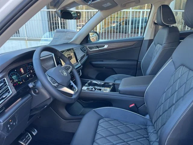2026 Volkswagen Atlas SEL Premium R-Line - Photo 7