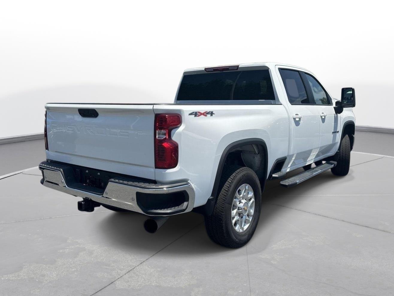 Used 2025 Summit White Chevrolet LT image 6