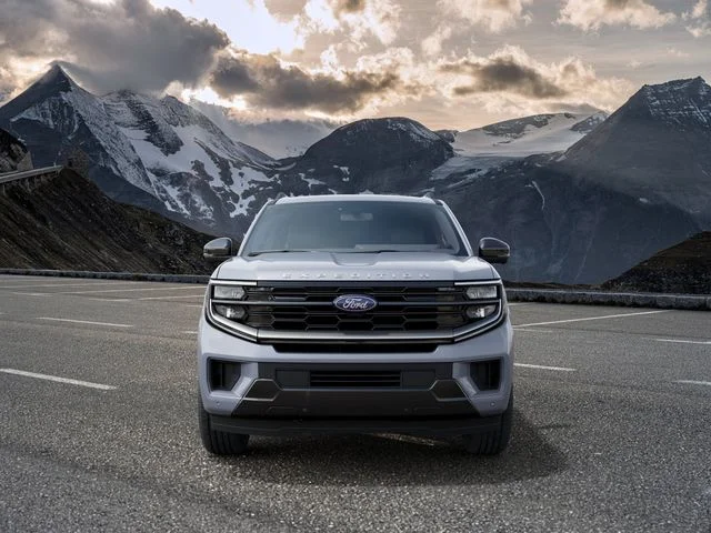 New 2027 Gray Metallic Ford Platinum image 3