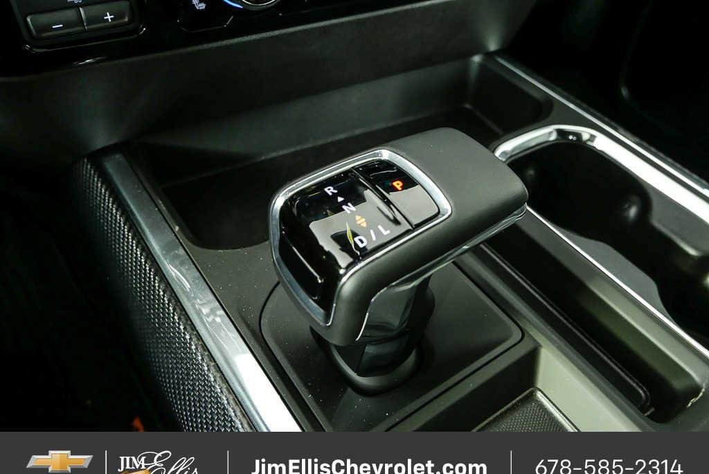 New 2025 Summit White Chevrolet RST image 18