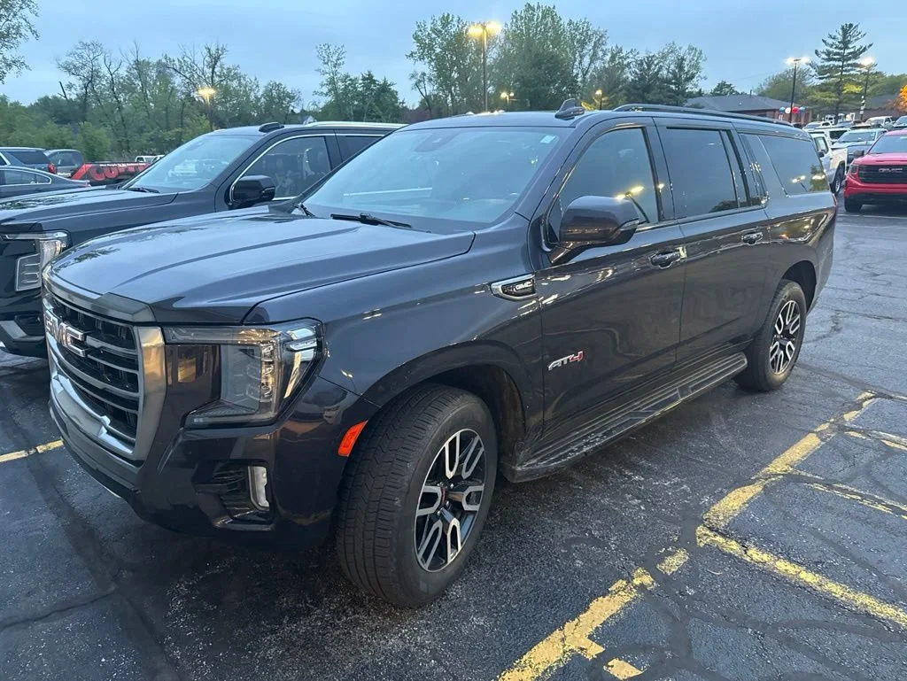 2023 GMC Yukon 4WD AT4's photo