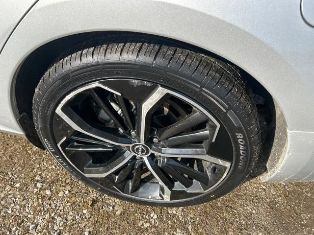 Used 2024 Silver Nissan 2.5 SR image 15