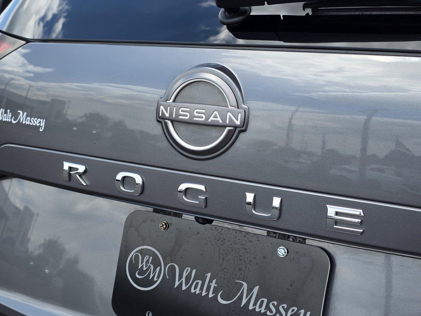 Used 2023 Gun Metallic Nissan Platinum image 32