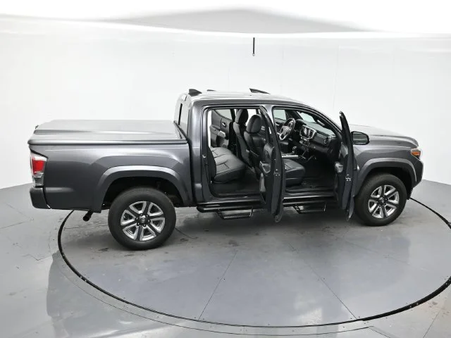 Used 2018 Magnetic Gray Metallic Toyota SR5 image 41