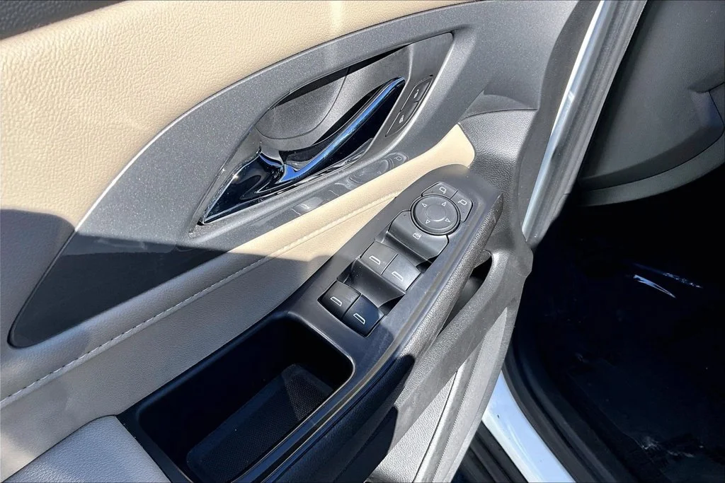 Used 2022 White Chevrolet LS image 25
