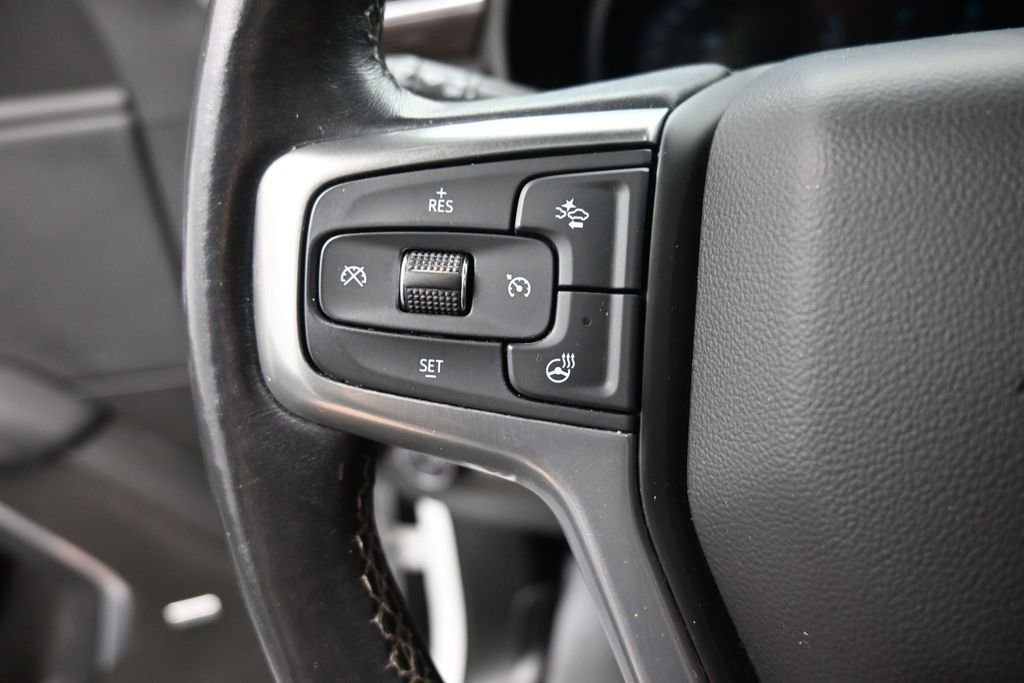 Used 2022 White Chevrolet Z71 image 3