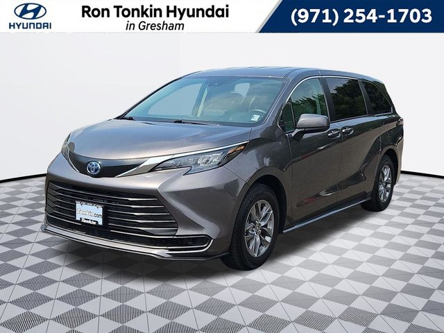2024 Toyota Sienna LE
