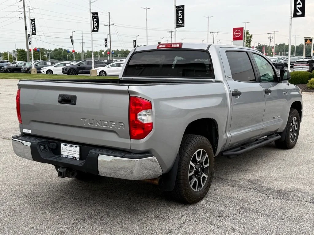Used 2018 Silver Toyota SR5 image 8