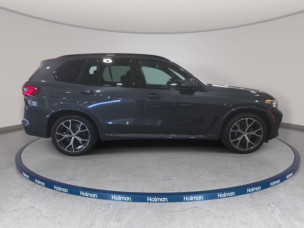 Certified Used 2022 Arctic Grey Metallic BMW xDrive40i image 5