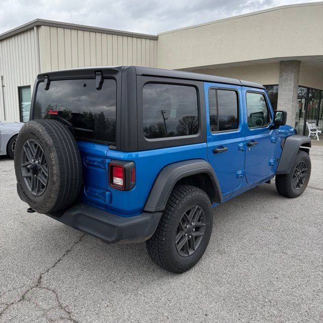 Used 2024  Jeep Sport S image 3