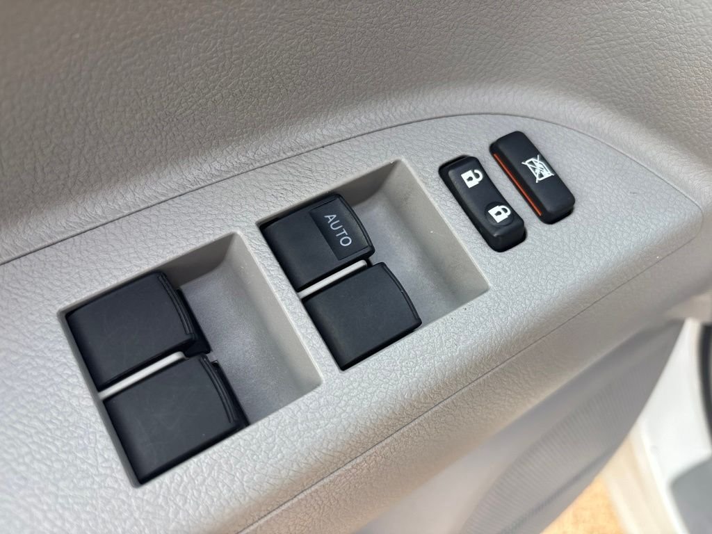 Used 2013 White Toyota Base image 18