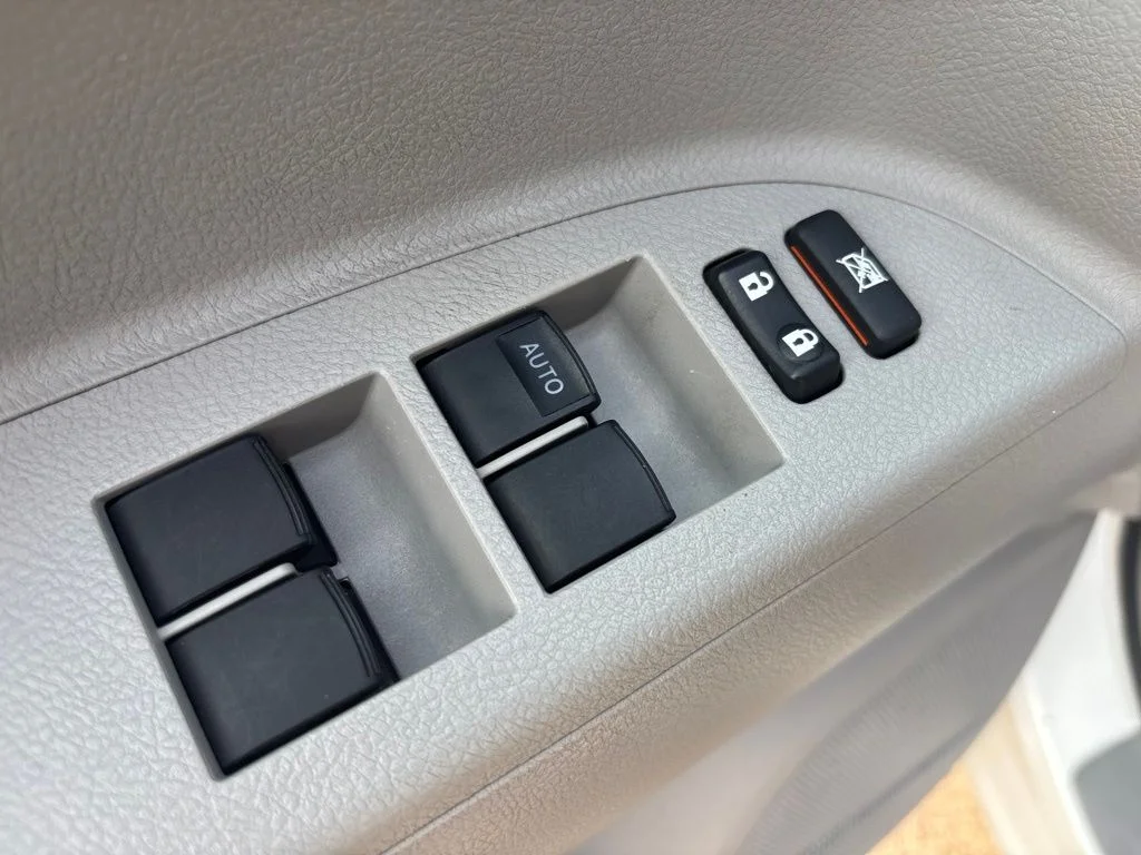 Used 2013 White Toyota Base image 18