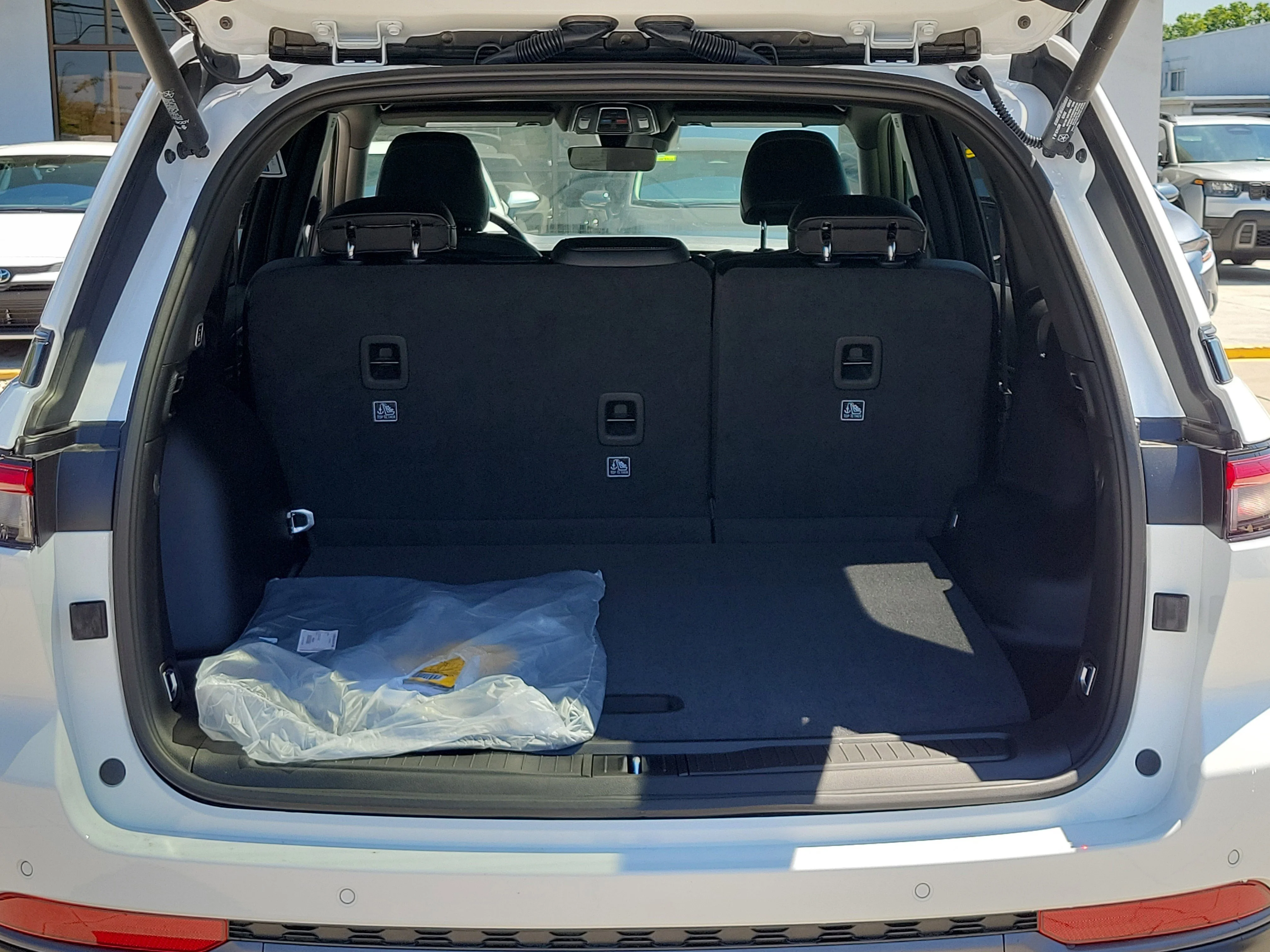 New 2026 Bright White Clearcoat Jeep Laredo Altitude image 10
