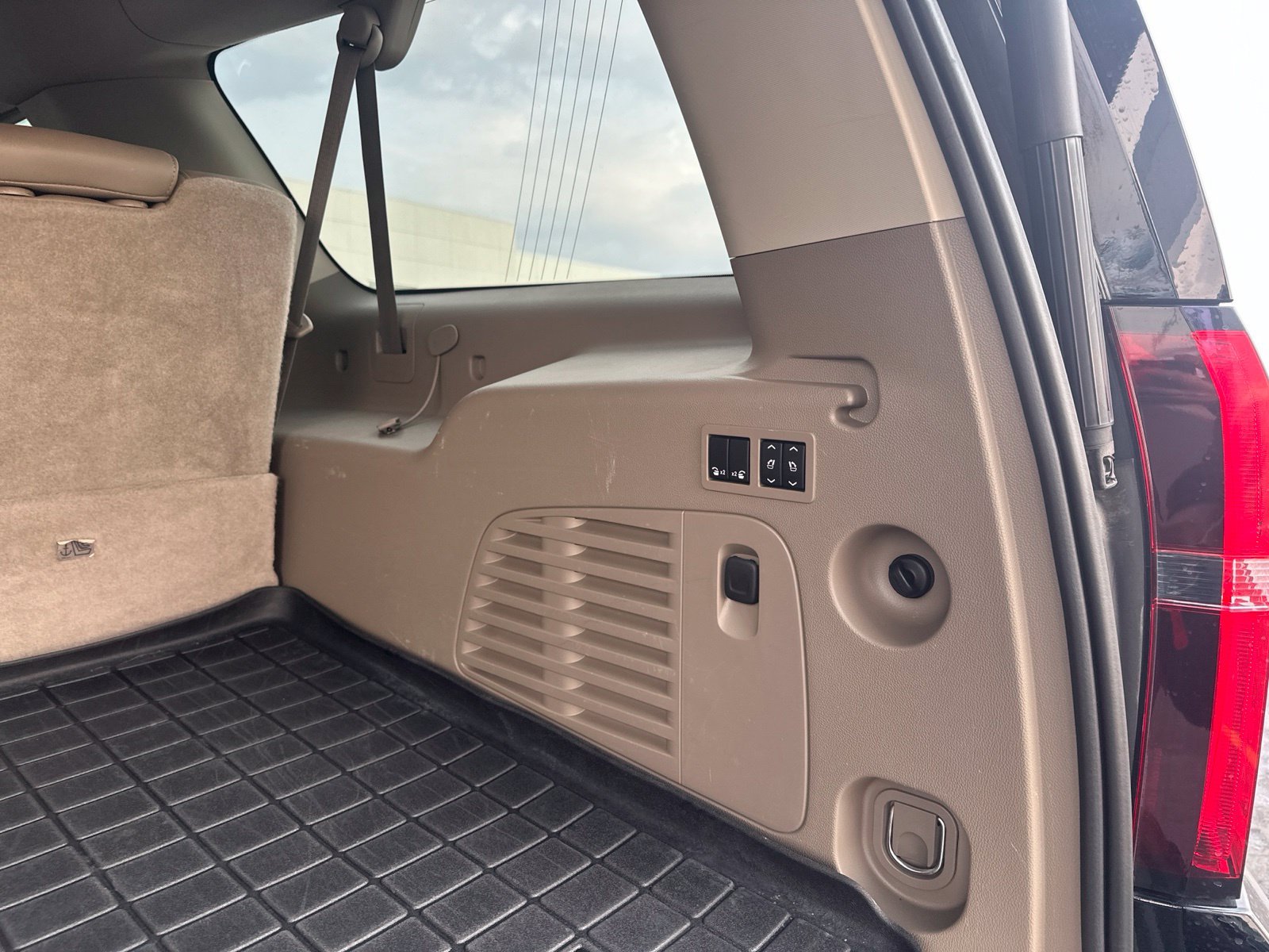Used 2015 Black Chevrolet LTZ image 32