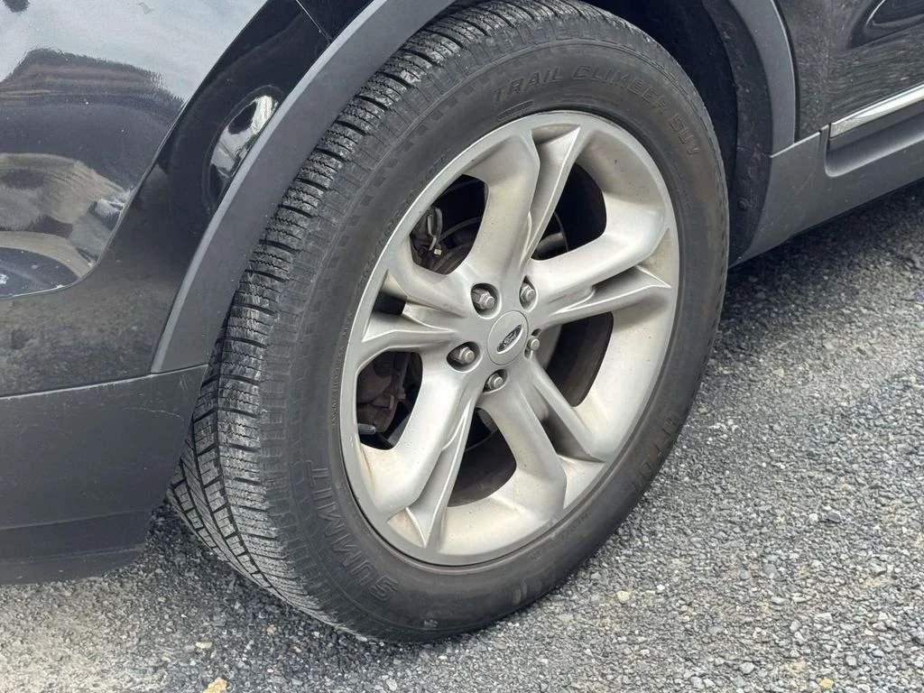 Used 2013 Black Ford Limited image 6