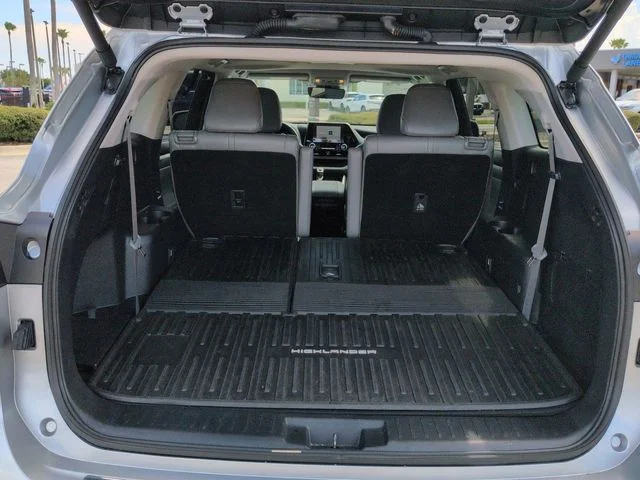 Certified Used 2024 2024 TOYOTA HIGHLANDER XLE Toyota XLE image 13