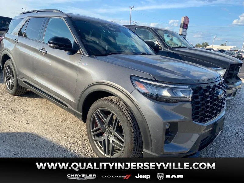 Used 2025 Carbonized Gray Metallic Ford ST-Line image 1
