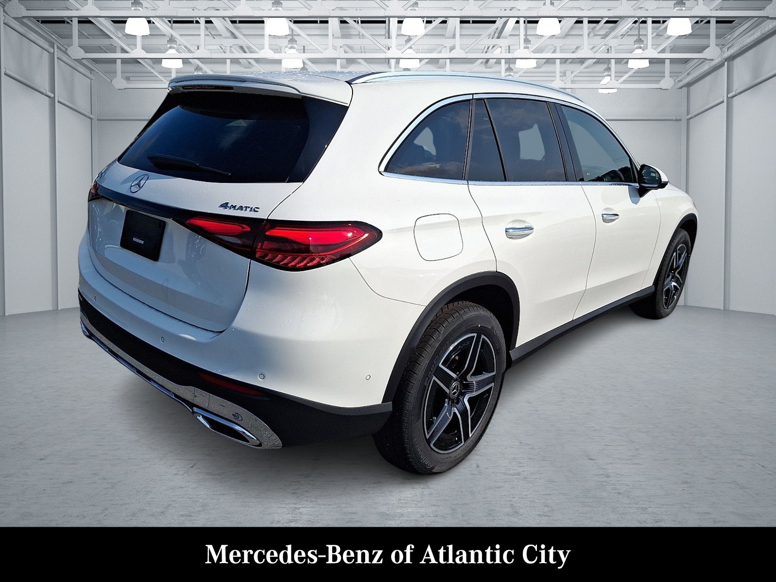 New 2026 Polar White Mercedes-Benz GLC 300 image 4
