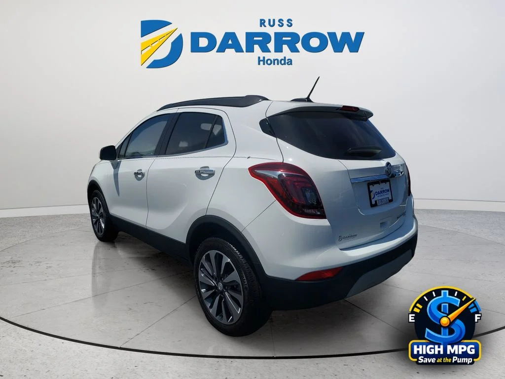 Used 2022 White Buick Preferred image 3