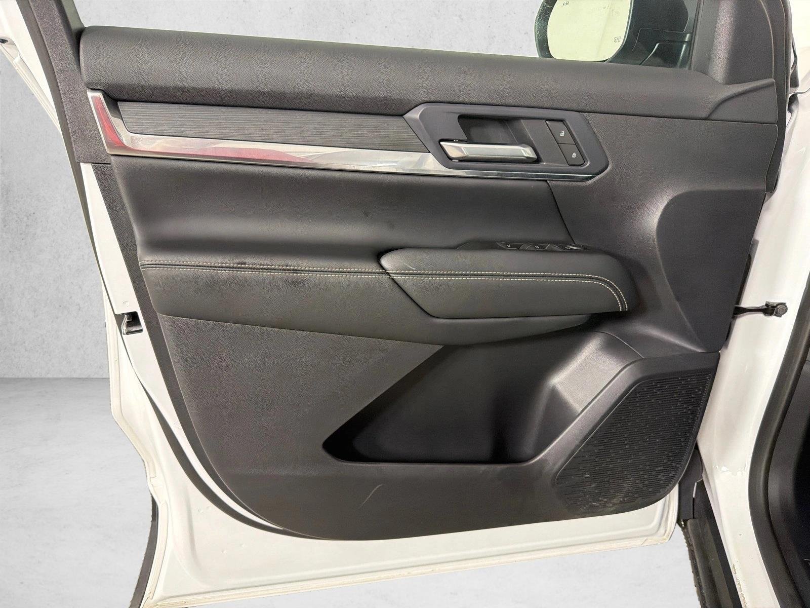 Used 2026 White GMC FWD Elevation image 11