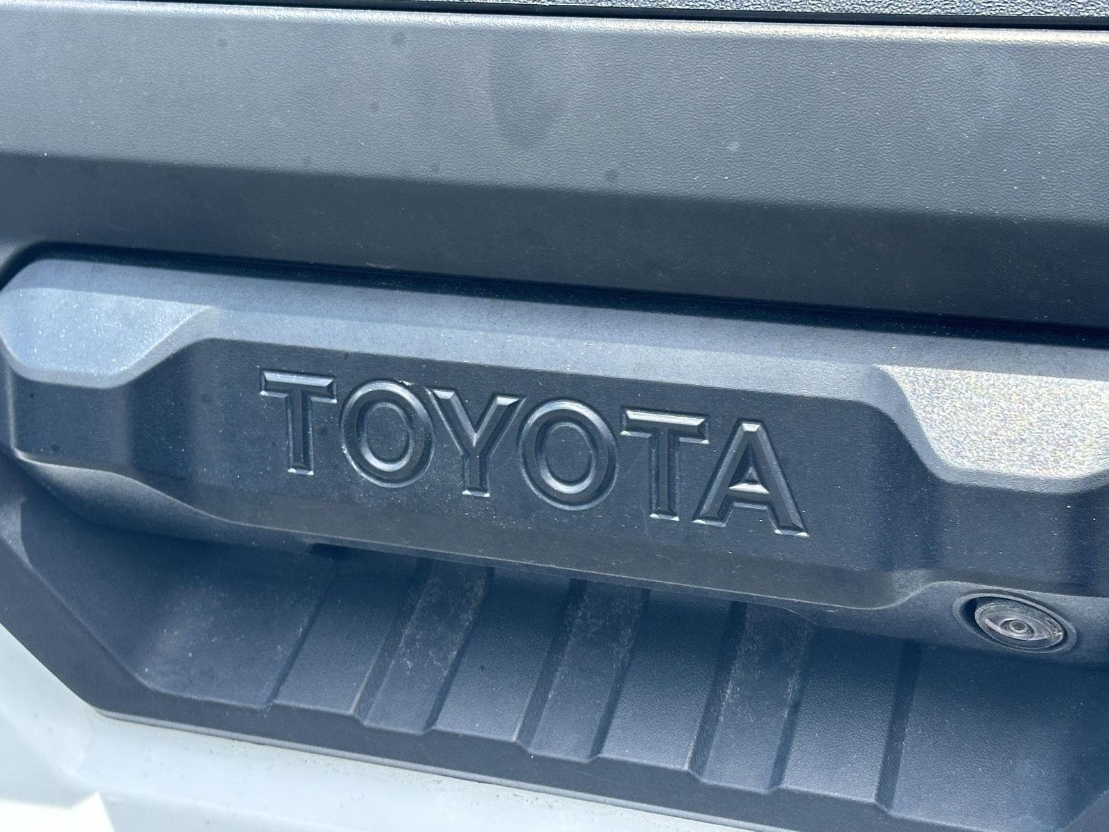 Used 2023 WHITE TOYOTA TRUCK SR image 10