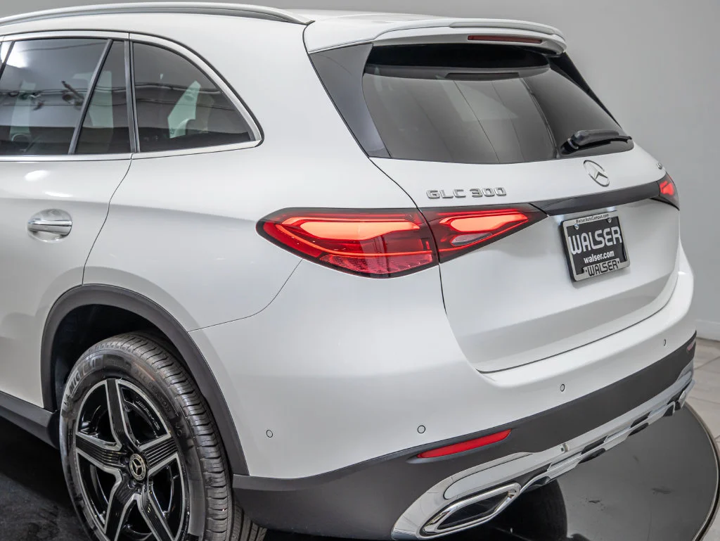 Certified Used 2026 Polar White Mercedes-Benz GLC 300 image 19