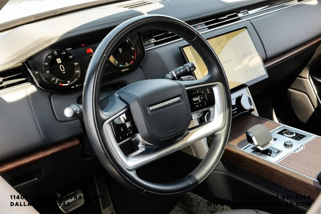 Used 2023 Grey Land Rover SE image 13