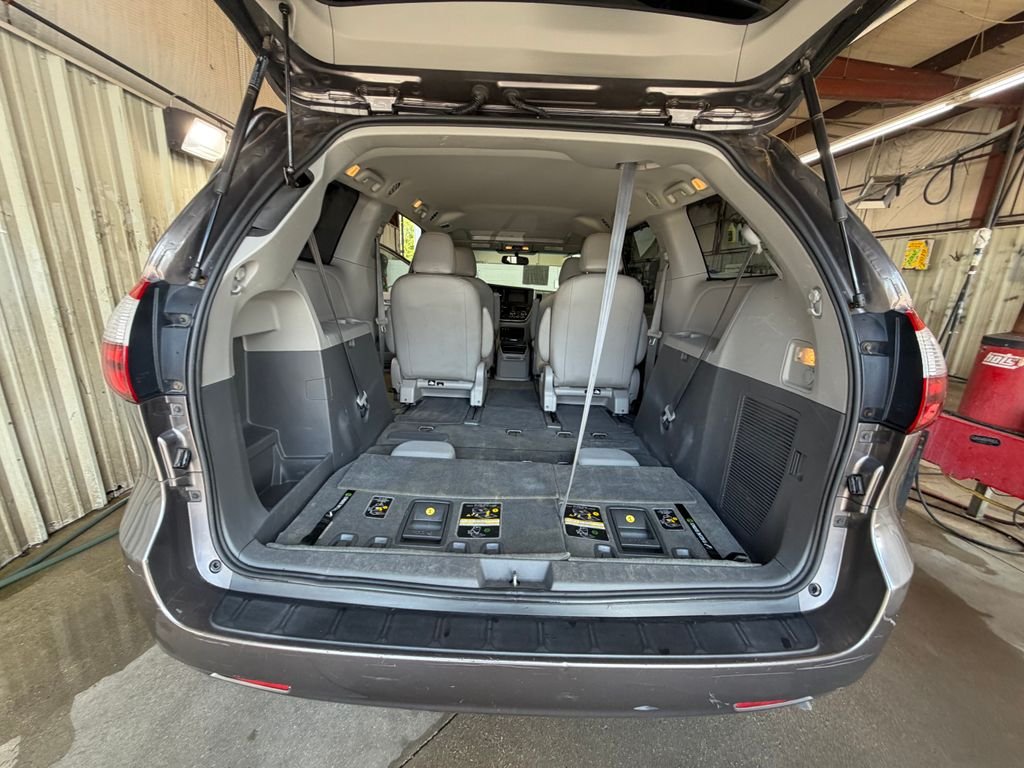 Used 2015 Gray Toyota XLE image 23
